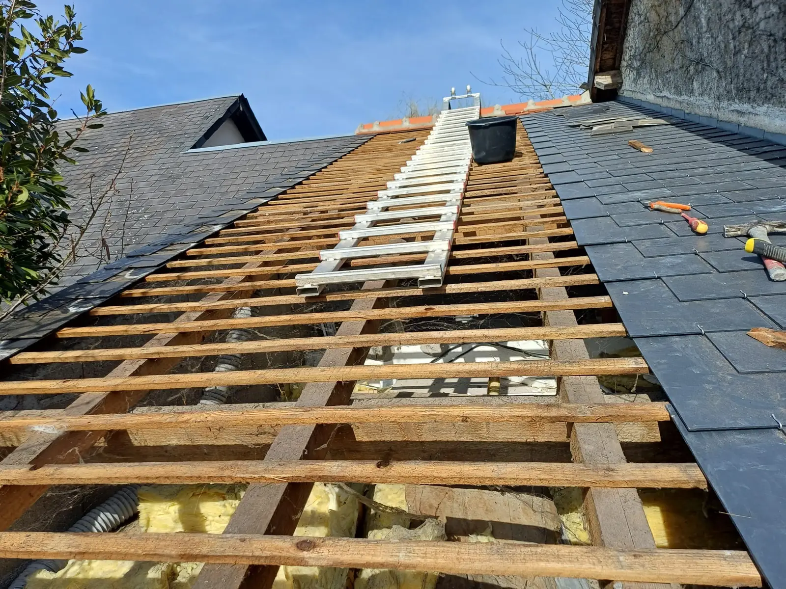 Couverture en ardoise avec isolation de toiture — Richard Toitures, couvreur en Indre-et-Loire