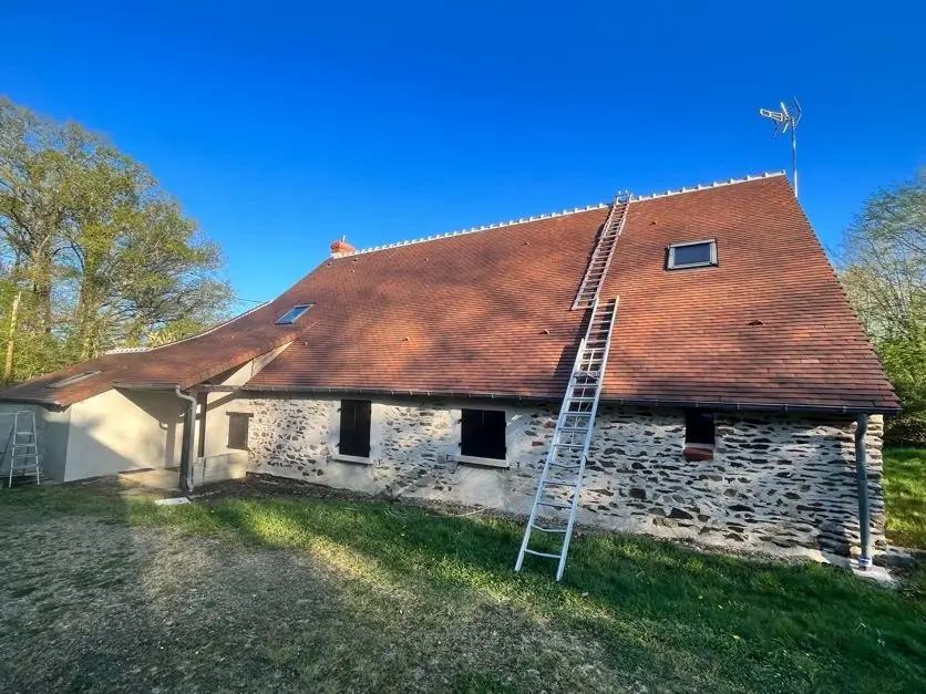 Toiture en tuiles après réfection du faîtage — Richard Toitures, couvreur en Indre-et-Loire